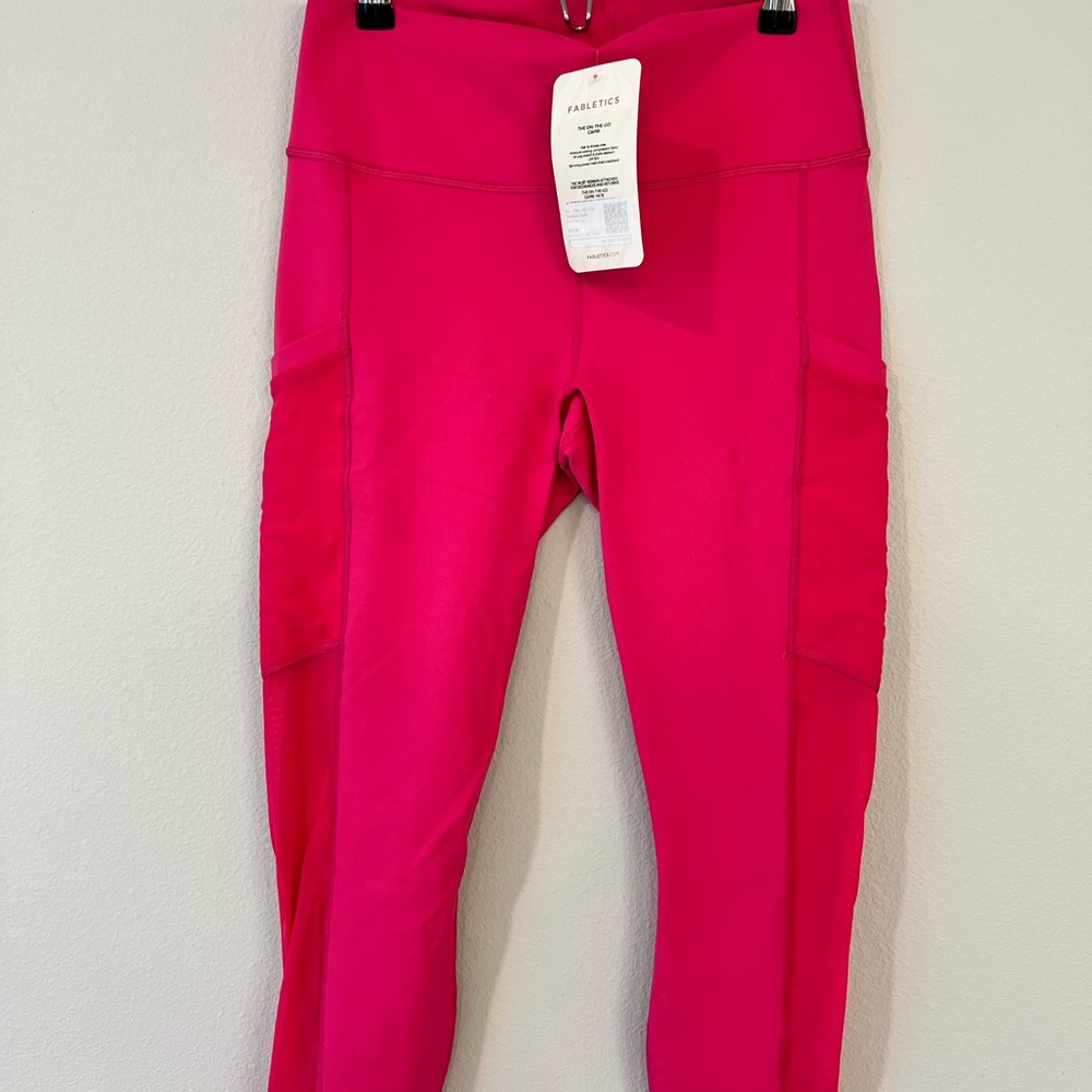 NWT Fabletics On-The-Go Capri in Plush Pink
